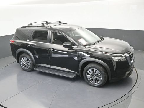 Used 2024 Nissan Pathfinder SV FWD image 57