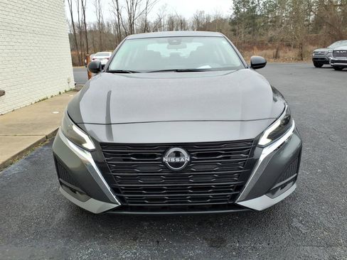 Used 2025 Nissan Altima 2.5 SV image 2