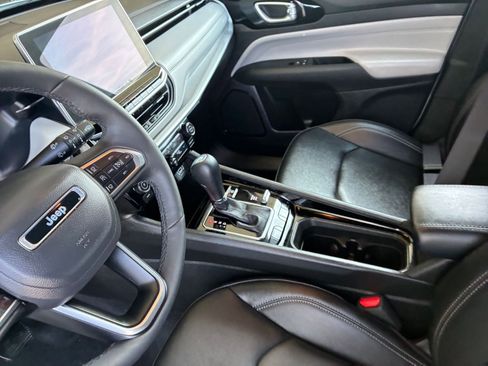 Used 2025 Jeep Compass Limited image 42