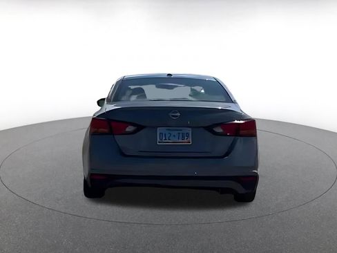 Used 2025 Nissan Altima 2.5 SV FWD image 8