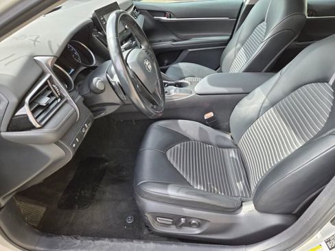 Used 2023 Toyota Camry SE image 6
