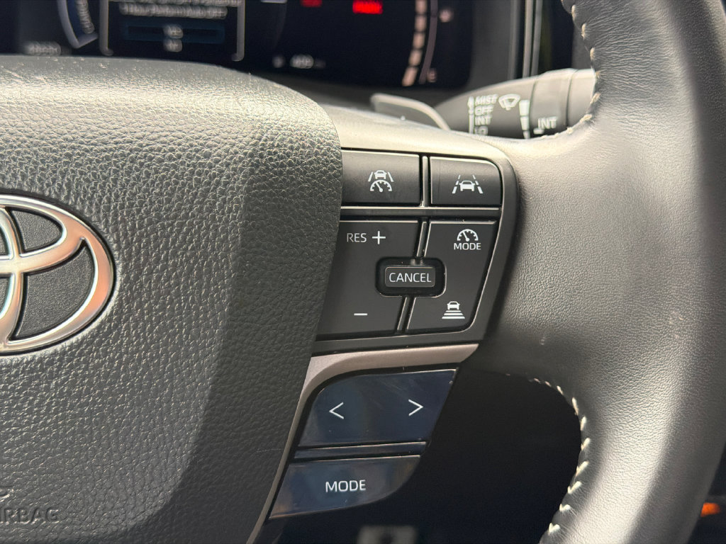 Used 2025 Toyota Camry SE FWD image 30
