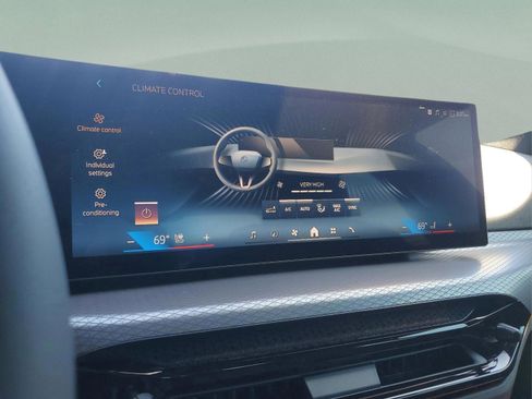 Used 2025 BMW 330i Sedan w/ M Sport Package image 26