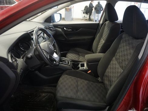 Used 2019 Nissan Rogue Sport SV image 16