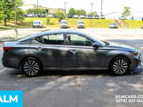 Used 2025 Nissan Altima 2.5 SV FWD image 9