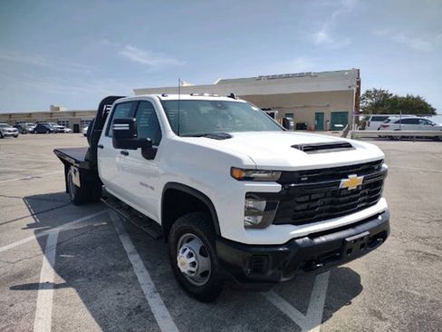 Used 2024 Chevrolet Silverado 3500 W/T w/ Snow Plow Prep Package AWD/4WD image 3