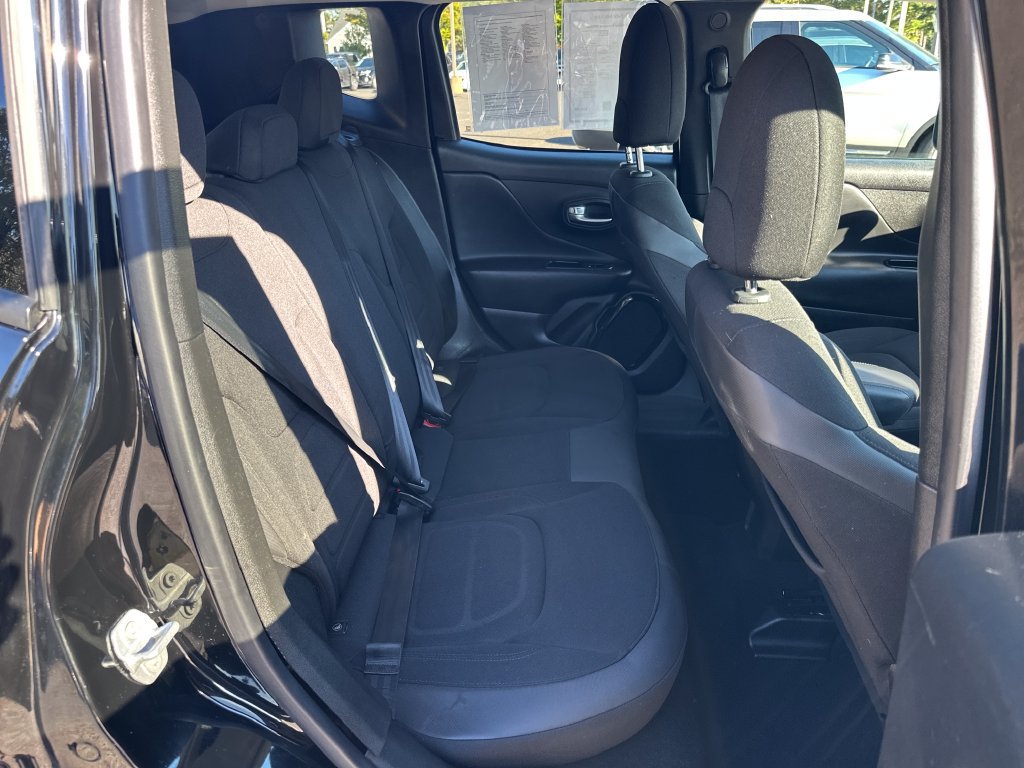 Used 2017 Jeep Renegade Altitude AWD/4WD image 23