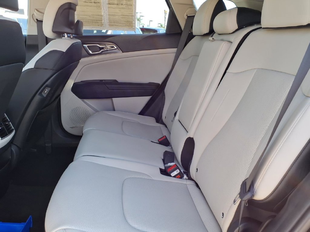 Used 2026 Kia Sportage EX FWD image 8