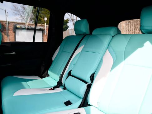 Used 2025 Lexus LX 700h Luxury image 21