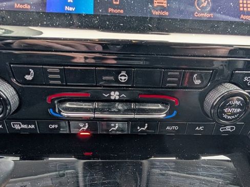 Used 2022 Jeep Grand Cherokee Limited image 4