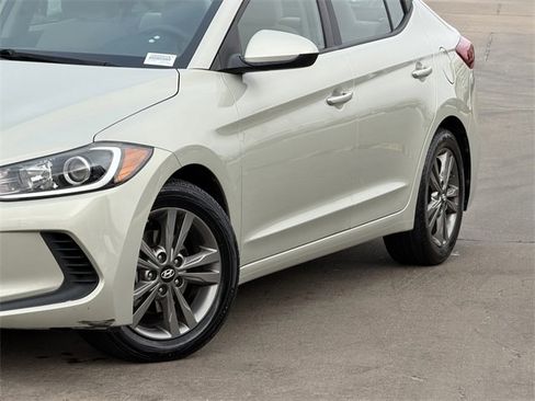 Used 2017 Hyundai Elantra SE image 3