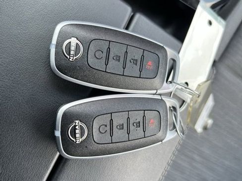 Certified 2023 Nissan Rogue SV image 30