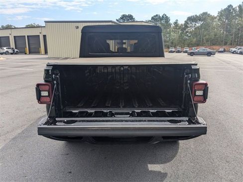 Certified 2023 Jeep Gladiator Overland image 13