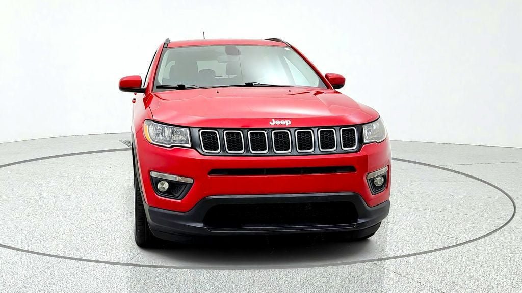 Used 2019 Jeep Compass Latitude FWD image 2