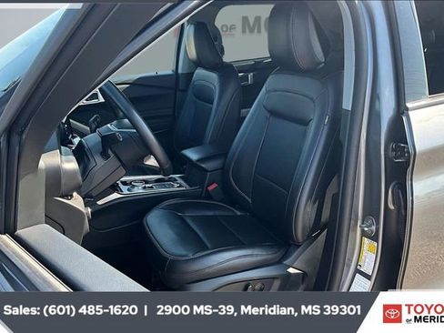 Used 2023 Ford Explorer Limited image 18