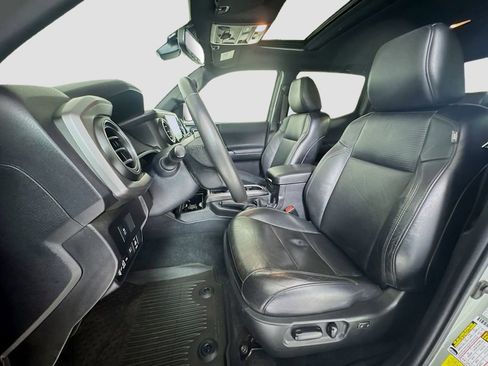 Used 2022 Toyota Tacoma TRD Off-Road w/ TRD Premium Off Road Package image 11