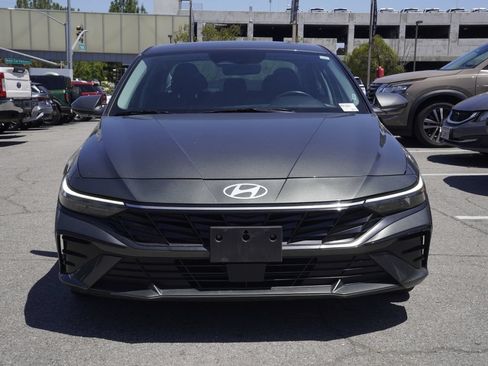 Used 2025 Hyundai Elantra SEL FWD image 6