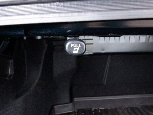 Used 2018 Toyota Camry LE image 28