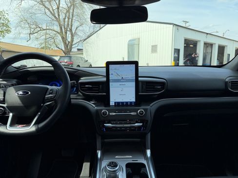 Used 2020 Ford Explorer ST w/ ST Street Pack image 18