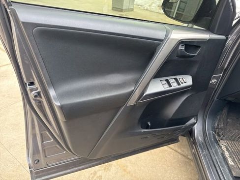 Used 2018 Toyota RAV4 LE w/ All Weather Liner Package image 23