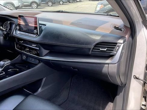 Certified 2023 Nissan Rogue SV w/ SV Premium B Package FWD image 16