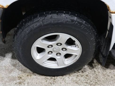 Used 2005 Dodge Dakota SLT image 9