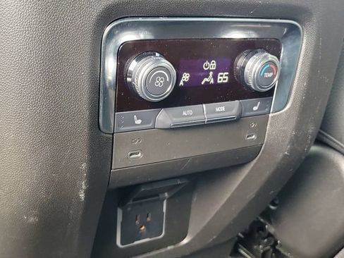 Used 2025 GMC Yukon XL Denali AWD/4WD image 16