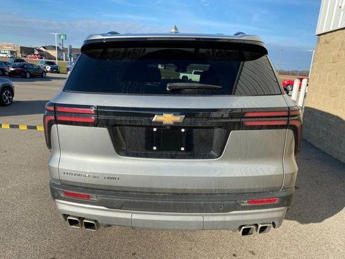Used 2025 Chevrolet Traverse LT image 6