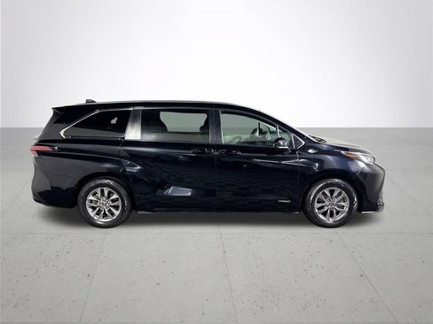 Used 2021 Toyota Sienna LE FWD image 5