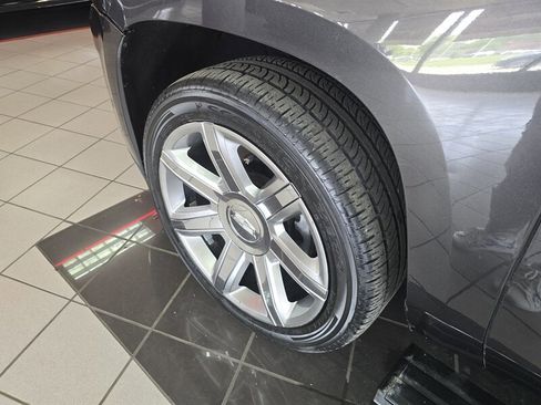 Used 2017 Cadillac Escalade ESV Premium Luxury image 39