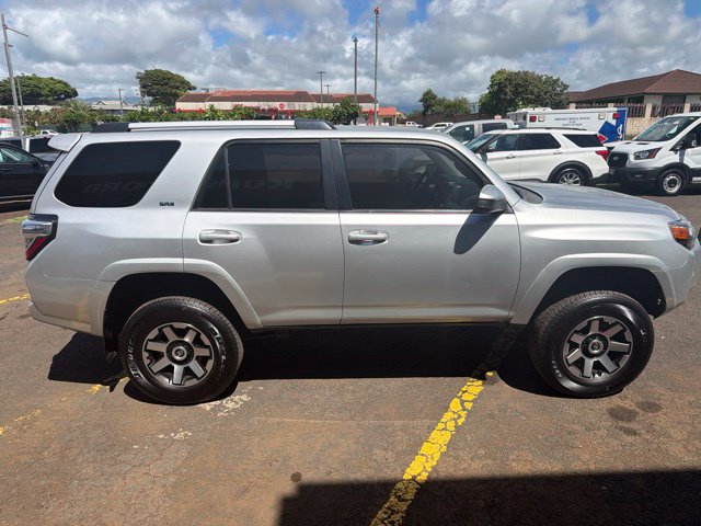 Used 2022 Toyota 4Runner SR5 AWD/4WD image 6