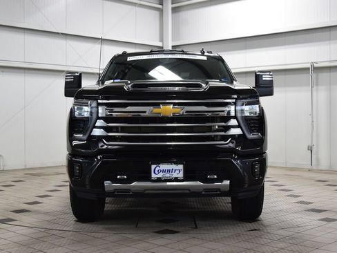 Used 2024 Chevrolet Silverado 2500 High Country w/ High Country Premium Package AWD/4WD image 2
