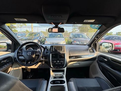 Used 2019 Dodge Grand Caravan SXT FWD image 18