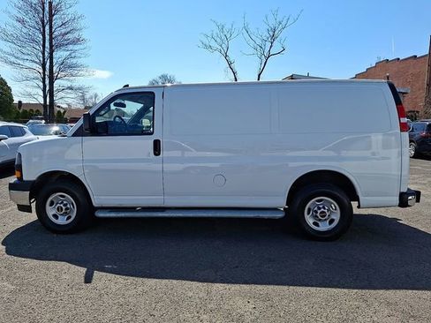 Used 2024 GMC Savana 2500 w/ Driver Convenience Package image 5