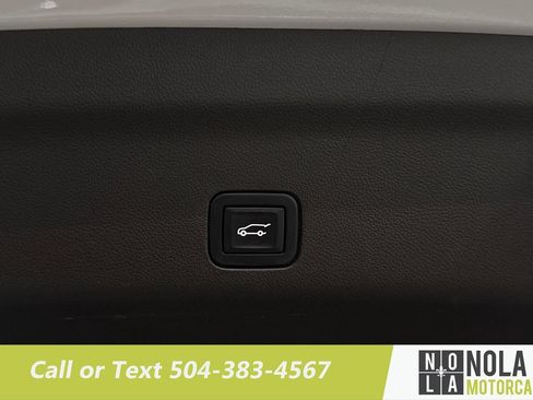 Used 2022 Cadillac Escalade Premium Luxury RWD image 37