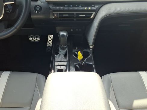 Used 2025 Toyota Camry SE w/ Convenience Package FWD image 18
