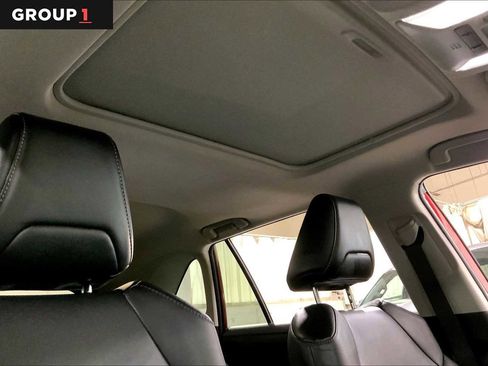 Used 2022 Toyota RAV4 XLE Premium image 14