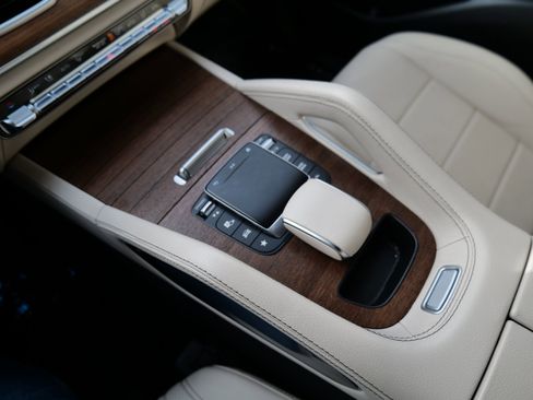 Used 2021 Mercedes-Benz GLE 350 4MATIC w/ AMG Line Exterior image 34