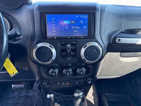 Used 2017 Jeep Wrangler Unlimited Sahara w/ Connectivity Group image 11