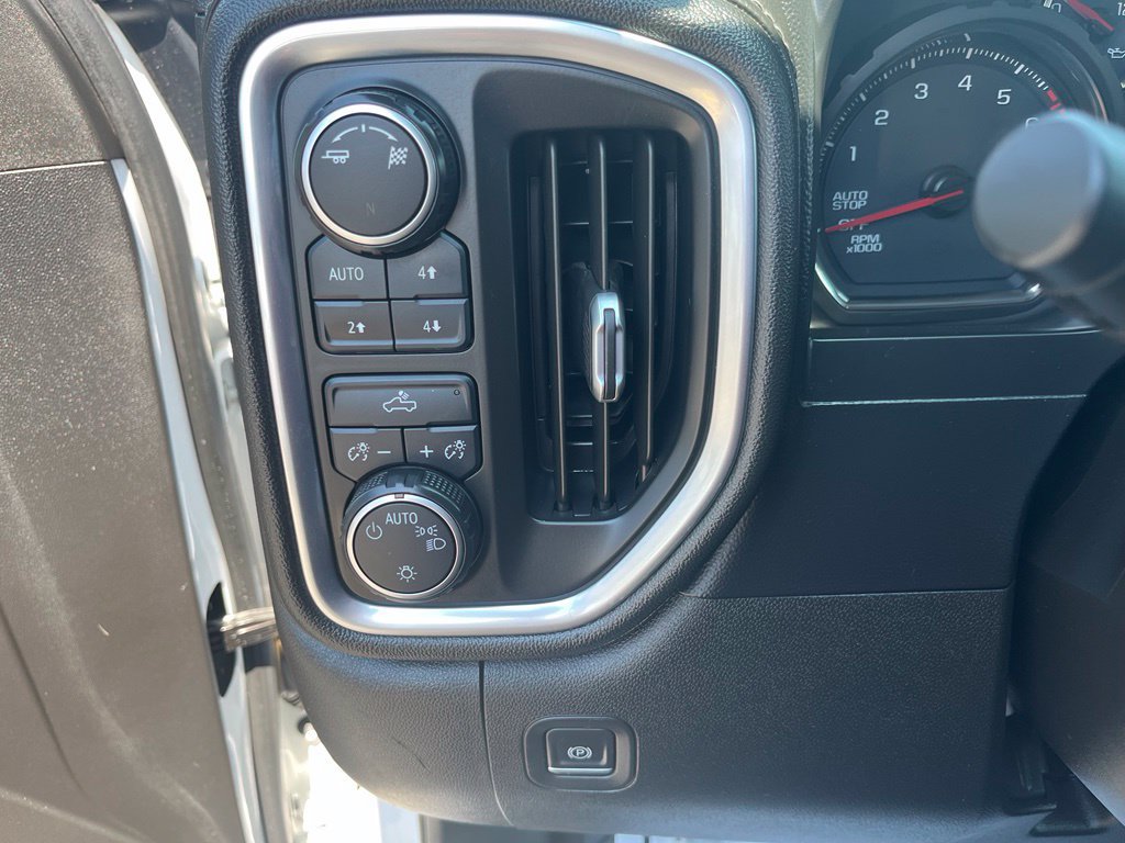 Used 2019 Chevrolet Silverado 1500 LT w/ Z71 Off-Road Package AWD/4WD image 15