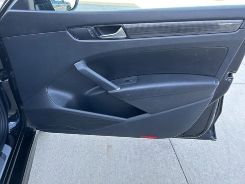 Used 2020 Volkswagen Passat 2.0T R-Line image 19