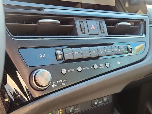 Used 2025 Lexus ES 350 w/ Premium Package image 17