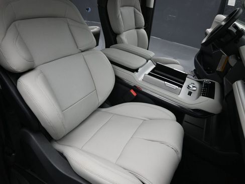 New 2026 Lincoln Navigator Premiere AWD/4WD image 29