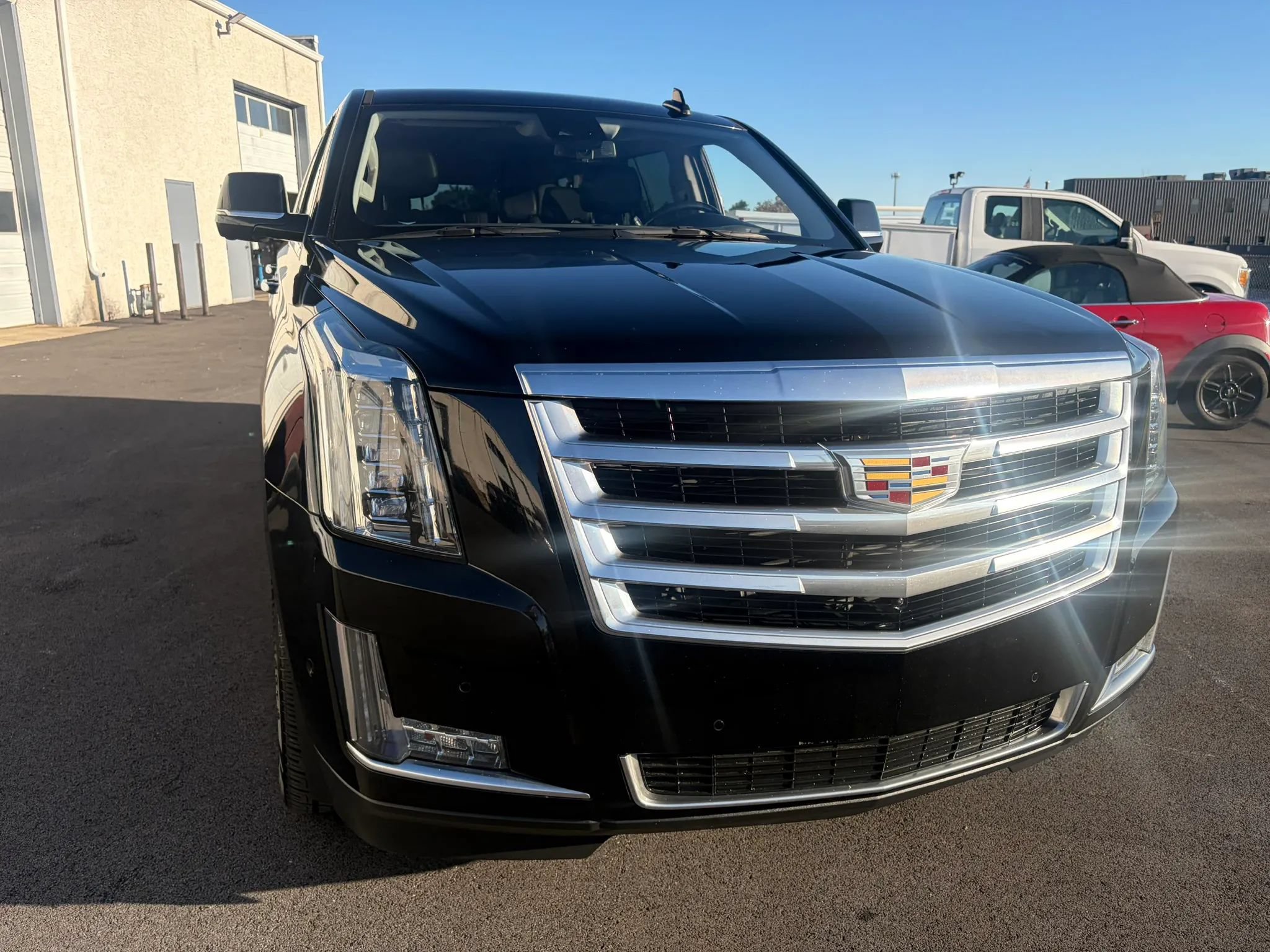 Used 2019 Cadillac Escalade ESV Luxury AWD/4WD image 4