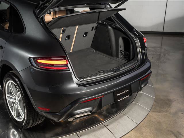 Used 2026 Porsche Macan AWD/4WD image 32