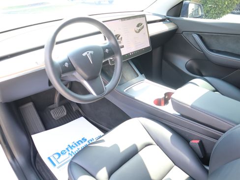 Used 2022 Tesla Model Y Long Range AWD/4WD image 22