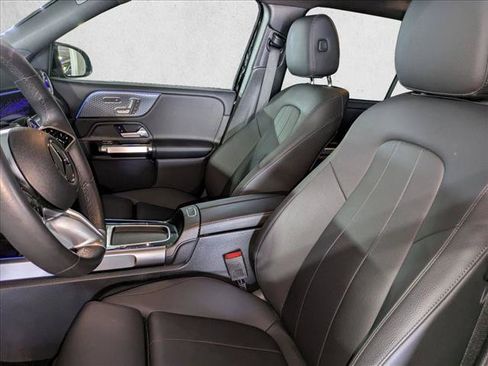 Used 2025 Mercedes-Benz GLB 250 image 18