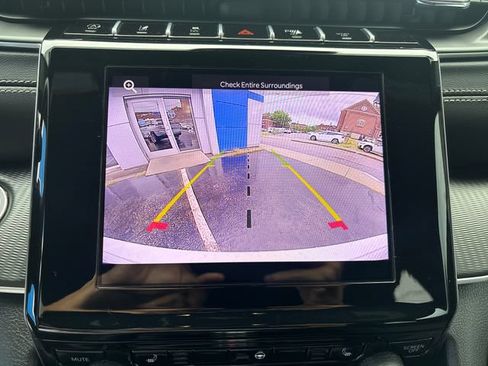 Used 2025 Jeep Grand Cherokee Laredo X w/ Luxury Tech Group I AWD/4WD image 19