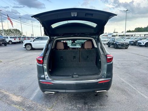 Used 2019 Buick Enclave Avenir w/ Avenir Technology Package AWD/4WD image 18