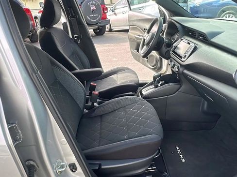 Used 2019 Nissan Kicks S FWD image 33